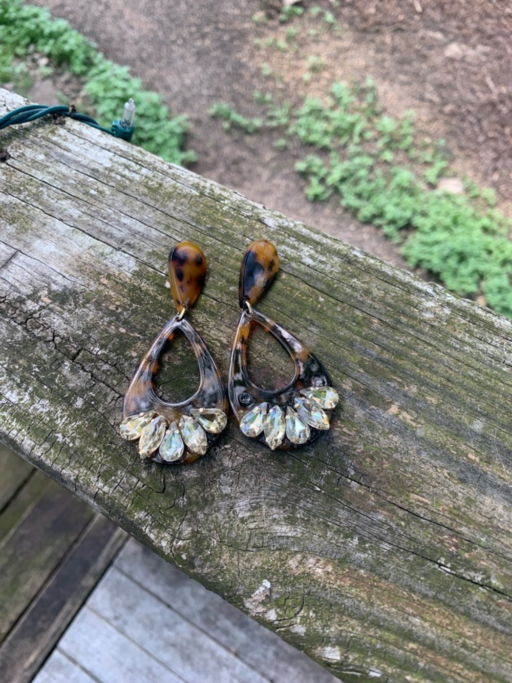 NWOT Tortoise Shell Open Hoop Rhinestone EARRINGS - Picture 4 of 4
